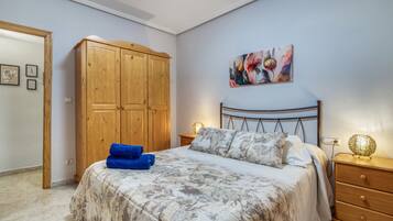 3 bedrooms, iron/ironing board, WiFi, bed sheets