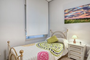 3 habitaciones, tabla de planchar con plancha, wifi y ropa de cama 