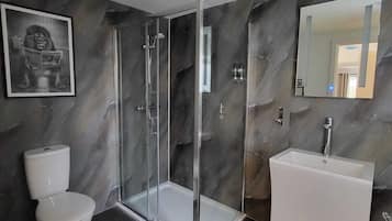 Apartment | Bathroom | Hair dryer, towels