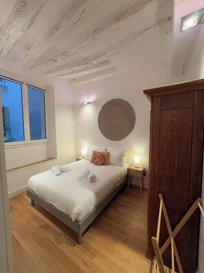 1 chambre, bureau, fer et planche à repasser, Wi-Fi