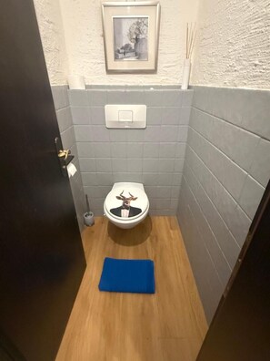 Shower, free toiletries, towels, toilet paper - Holiday Apartment "Andys Enzian" in Leutasch (Leutasch)
