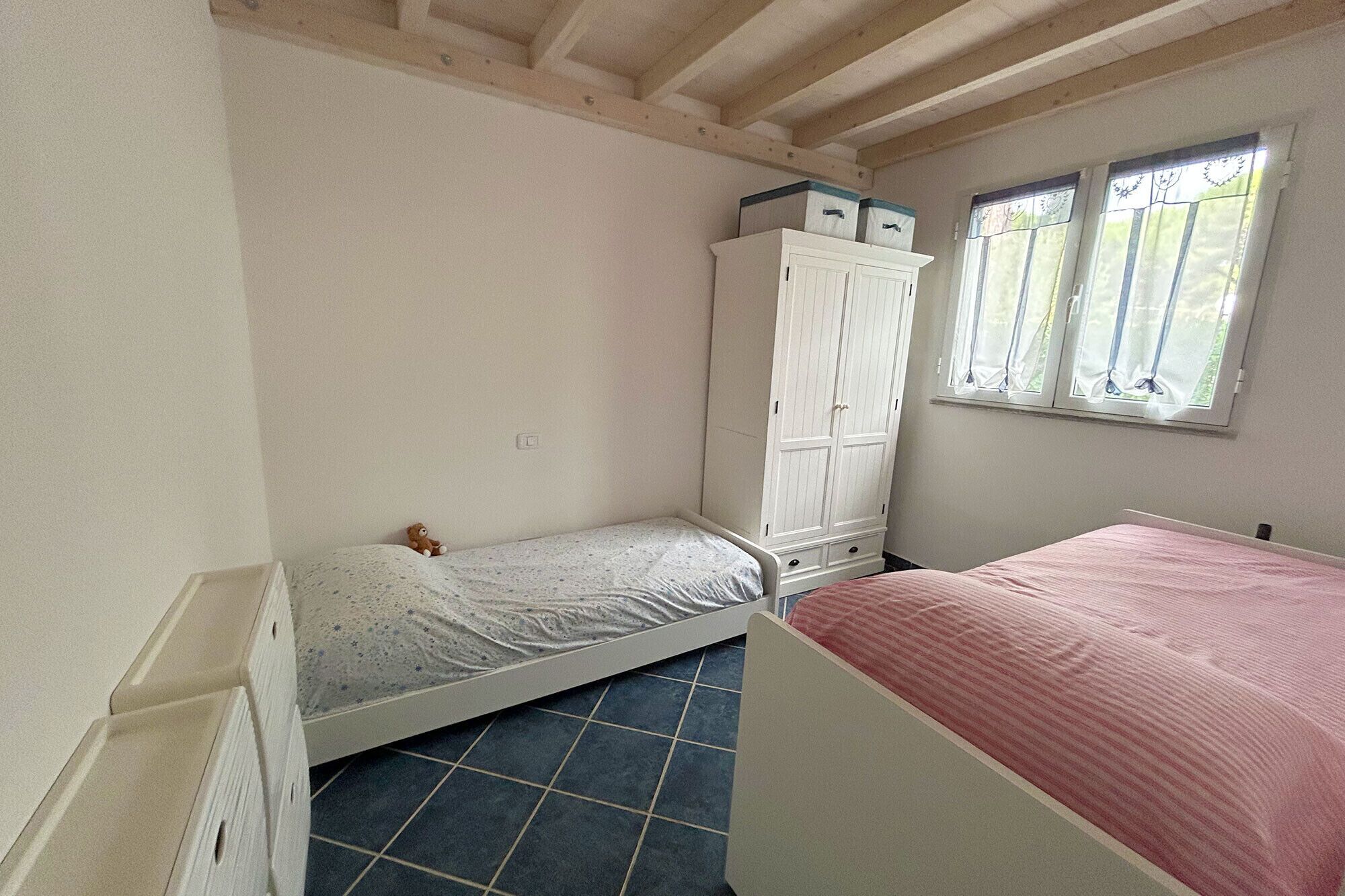 2 bedrooms, iron/ironing board, free WiFi