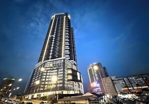 A high-rise building with illuminated windows and a prominent sign for KSC City. - Space Residency by A----Walk 100m to KSL (Johor Bahru)