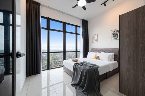 Luxury Apartment, 3 Bedrooms, Kitchen, City View | Peralatan tempat tidur hipoalergenik, busa memori