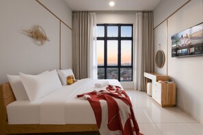 Basic Studio, 1 Queen Bed, Air conditioning, City View