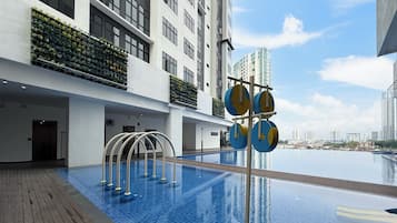 室外游泳池,提供免費遮陽小屋