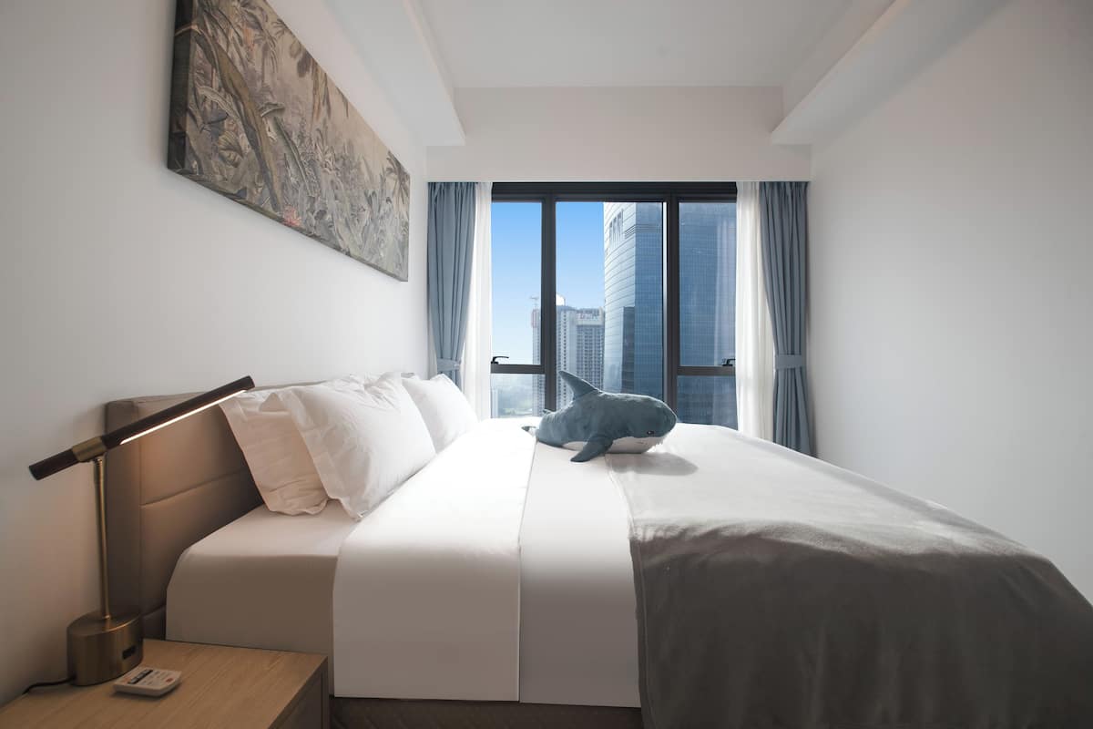 Luxury Apartment, 3 Bedrooms, Kitchen, City View | Hypo-allergenic bedding, memory foam beds, blackout drapes