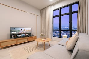 Căn hộ tiện nghi đơn giản, 2 phòng ngủ, bếp, quang cảnh thành phố | Khu phòng khách