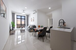 Luxury Apartment, 2 Bedrooms, Kitchen, City View | Living area
