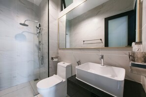 Luxury Apartment, 3 Bedrooms, Kitchen, City View | Bathroom | Shower, hydromassage showerhead, free toiletries, hair dryer - Space Residency by A----Walk 100m to KSL (Johor Bahru)