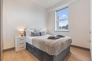 2 bedrooms, iron/ironing board, WiFi