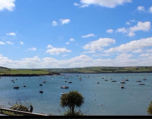 The Old Boathouse - sleeps 12 guests  (max 8 adults) in 5 bedrooms