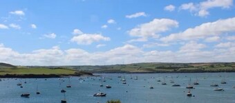 The Old Boathouse - sleeps 12 guests (max 8 adults) in 5 bedrooms