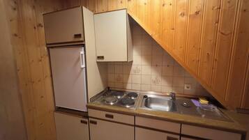 Microondas, horno, placa de cocina