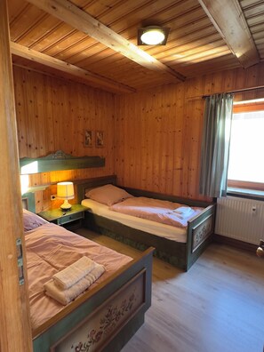 2 bedrooms, WiFi, bed sheets