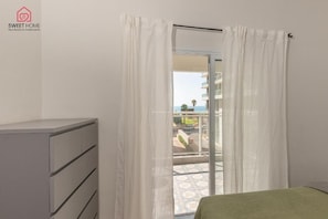 Cortinas blackout, tabla de planchar con plancha y wifi gratis
