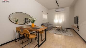 Superior Apartment, Balcony, Sea View | Living area
