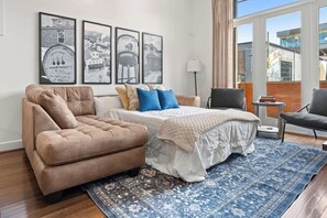 1 slaapkamer, een strijkplank/strijkijzer, wifi, beddengoed