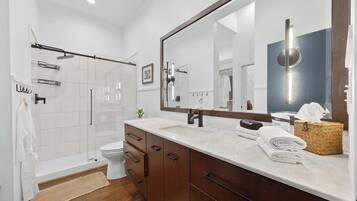 Shower, hair dryer, towels, shampoo