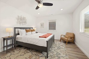 2 Schlafzimmer, Schreibtisch, Bügeleisen/Bügelbrett, WLAN