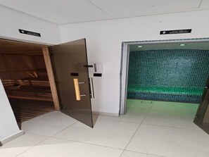 شقة - غرفة نوم واحدة - بمسبح خاص - منظر للمدينة | ساونا