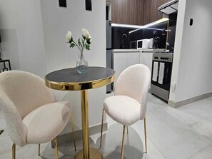 شقة - غرفة نوم واحدة - بمسبح خاص - منظر للمدينة | مطبخ خاص