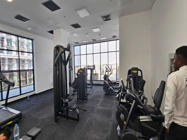 Apartment, 1 Bedroom, Private Pool, City View | Fitness facility