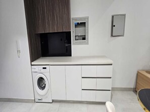 Apartment, 1 Bedroom, Private Pool, City View | Interior