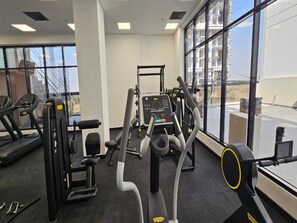 Apartment, 1 Bedroom, Private Pool, City View | Fitness facility