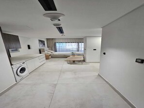 Departamento, 1 habitación, alberca privada, vista a la ciudad | Interior