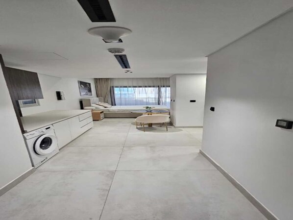 شقة - غرفة نوم واحدة - بمسبح خاص - منظر للمدينة | المنشأة من الداخل