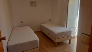 2 室のベッドルーム、アイロン / アイロン台、WiFi