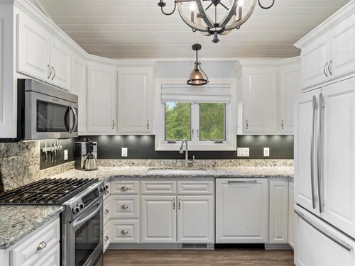 Unparalleled Crosslake Escape with Beach House