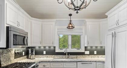 Unparalleled Crosslake Escape with Beach House