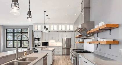 Unparalleled Crosslake Escape with Beach House