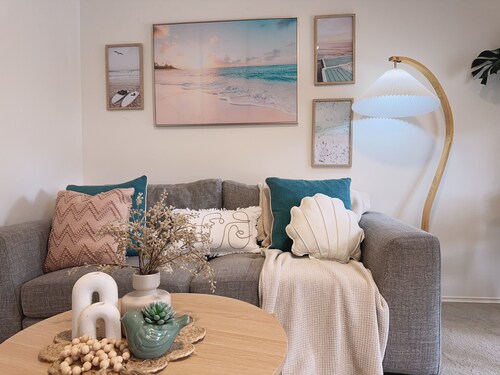 Bentleigh Cozy Private 1BR – 5min Train & CafesShops