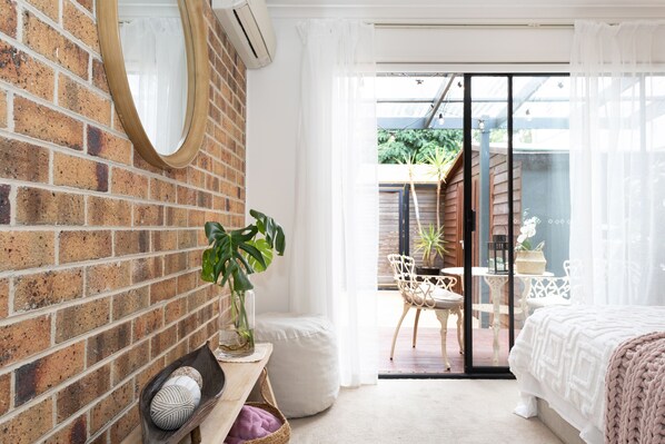 1 bedroom, in-room safe, iron/ironing board, free WiFi