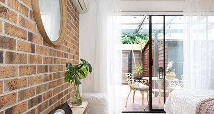 Bentleigh Cozy Private 1BR – 5min Train & CafesShops