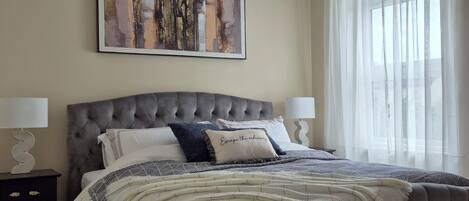 4 soverom, strykejern/-brett, internettilgang og sengetøy