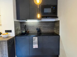 Réfrigérateur, four à micro-ondes, lave-vaisselle