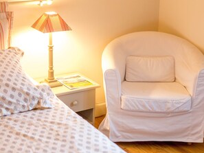 1 bedroom, bed sheets