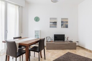 Apartment, 2 Bedrooms | Living area