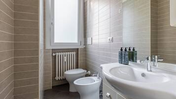 Apartment, 2 Bedrooms | Bathroom