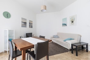 Apartment, 2 Bedrooms | Living area