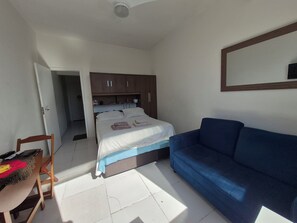 1 habitación, tabla de planchar con plancha, wifi y ropa de cama