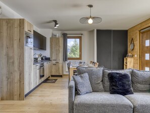 Living area - 3-Bedroom Apt in Les Saisies, 8 ppl, near slopes (Les Saisies)