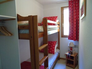 2 bedrooms