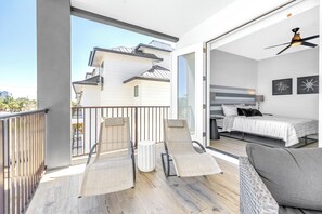 6 sovrum, skrivbord, strykjärn/strykbräda och resesäng