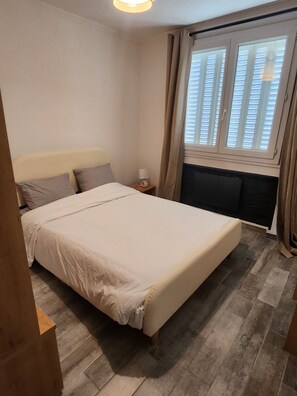 2 bedrooms, iron/ironing board, WiFi, bed sheets - 70m2 apartment in Dijon, 4th floor without elevator, 5 minutes from Zenith (Dijon)