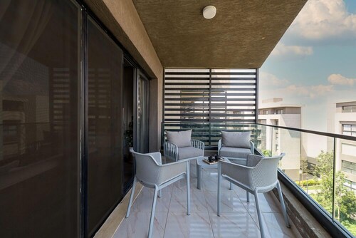Madinaty Modern 3BR with Garden Views